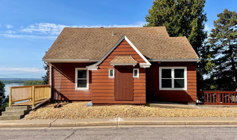 1004 S 2nd St, Alma, WI 54610