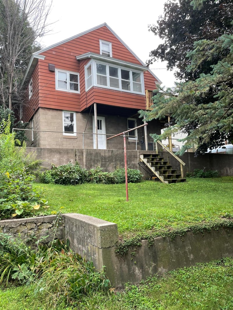 1004 S 2nd St, Alma, WI 54610