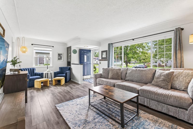 16 4th Ave SE, Osseo, MN 55369