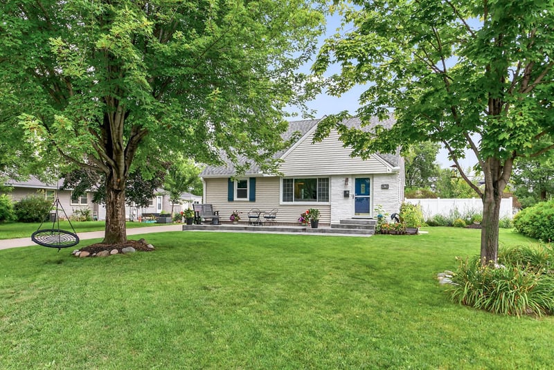 16 4th Ave SE, Osseo, MN 55369