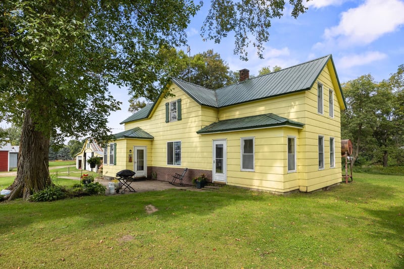 62945 230th St, Litchfield, MN 55355