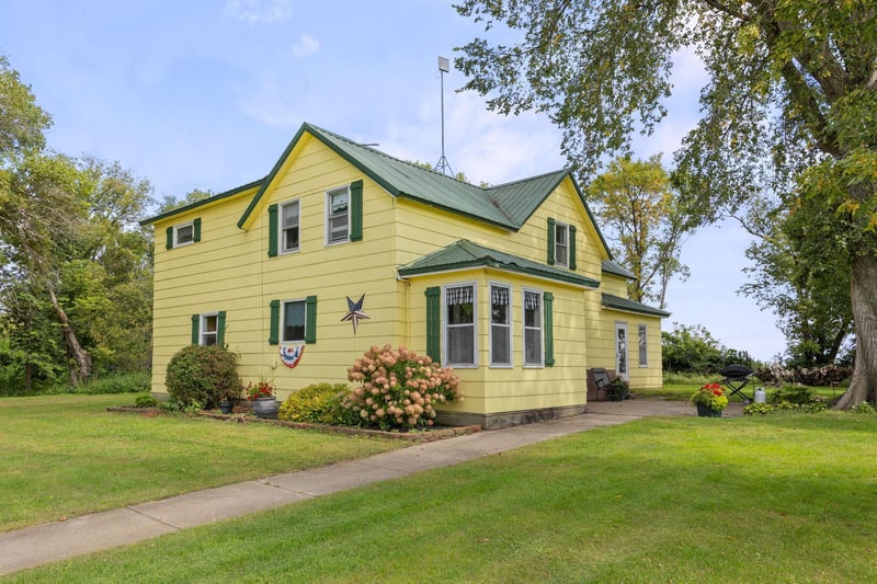 62945 230th St, Litchfield, MN 55355