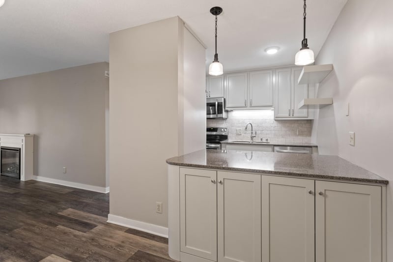 35 Nathan Ln N #210, Plymouth, MN 55441