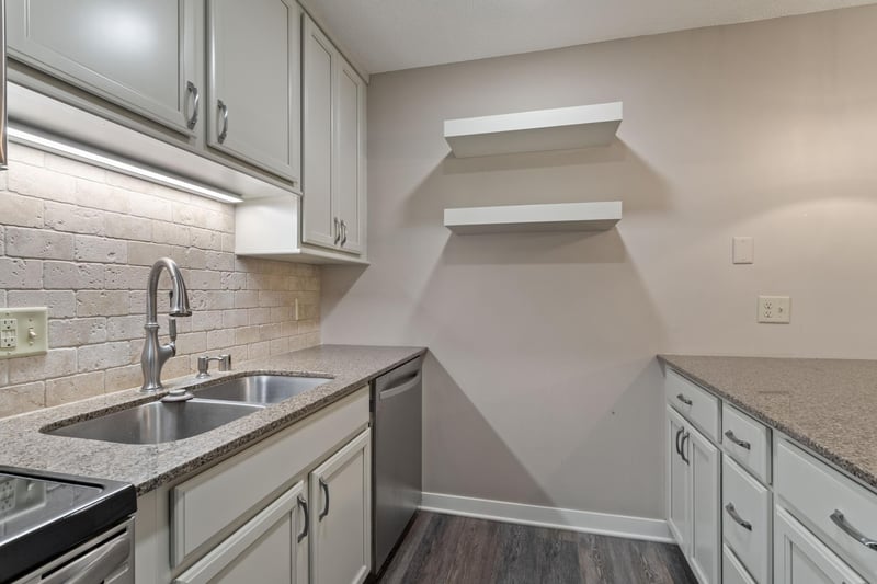 35 Nathan Ln N #210, Plymouth, MN 55441