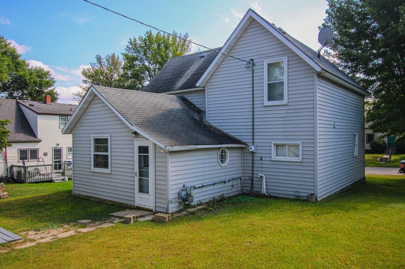 204 W 2nd St, Starbuck, MN 56381