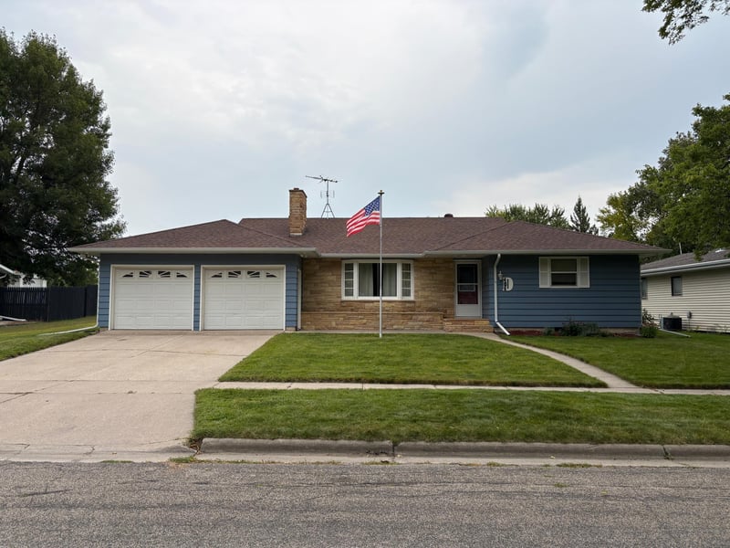 406 8th St, Hawley, MN 56549