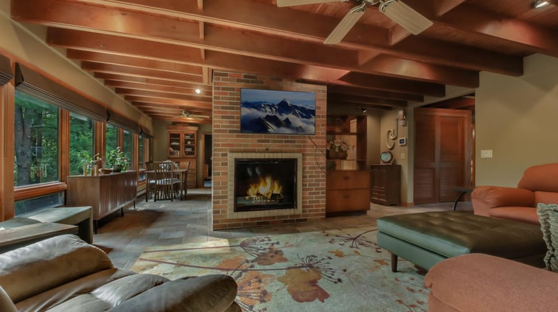 1121 E Lowes Creek Rd, Eau Claire, WI 54701