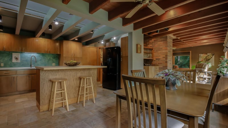1121 E Lowes Creek Rd, Eau Claire, WI 54701