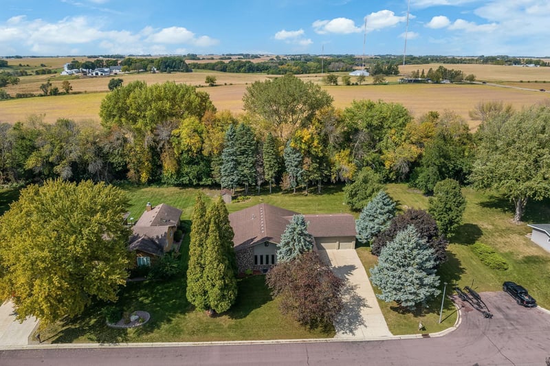 1910 Knollwood Dr, Fairmont, MN 56031