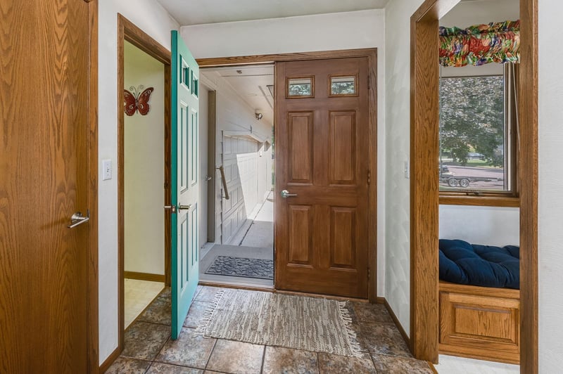 1910 Knollwood Dr, Fairmont, MN 56031