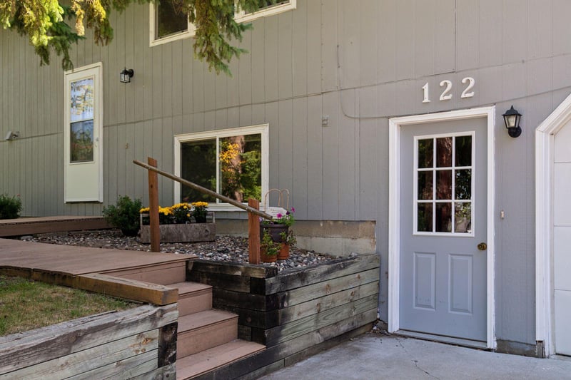 122 Trilane Dr, Norwood Young America, MN 55397