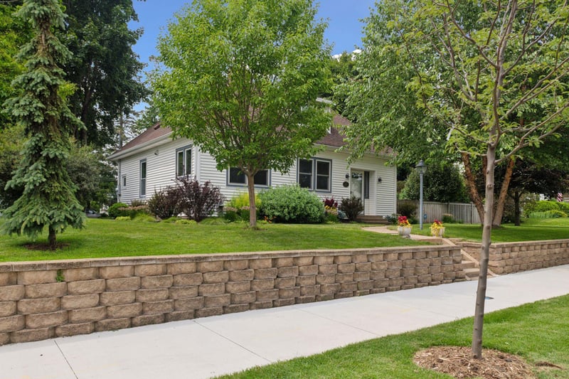 324 8th Ave N, Hopkins, MN 55343