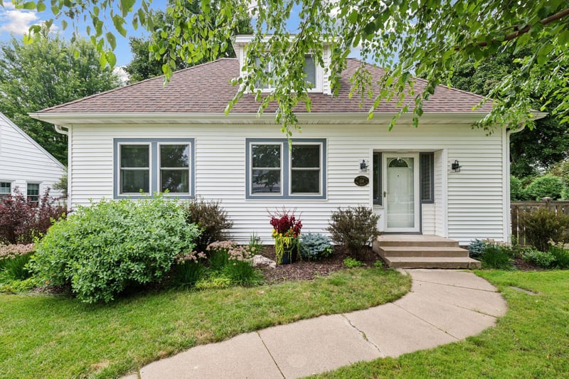 324 8th Ave N, Hopkins, MN 55343
