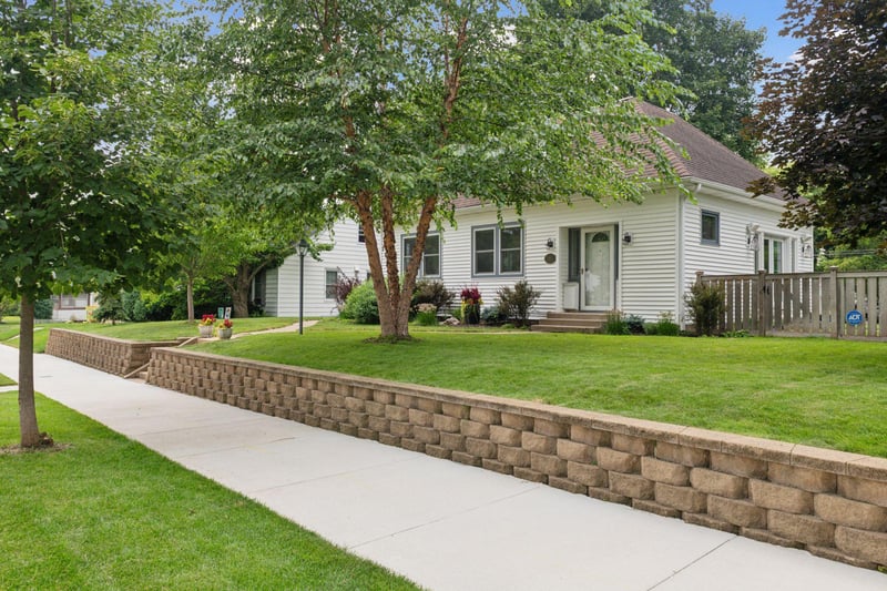 324 8th Ave N, Hopkins, MN 55343