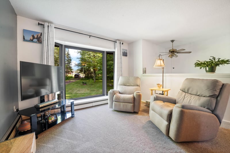 2814 Roberg Rd, Duluth, MN 55804