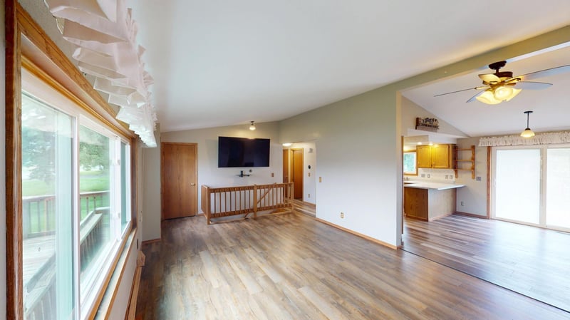 19574 Crestwood Ln, Galesville, WI 54630