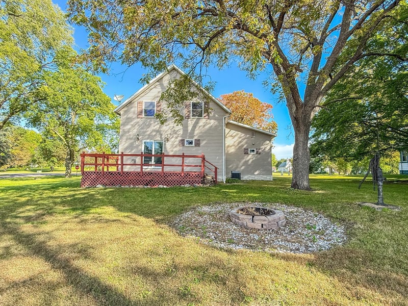 211 W Sherman St, Ceylon, MN 56121