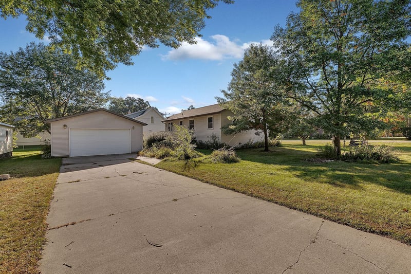 104 E Minnesota St, Grey Eagle, MN 56336