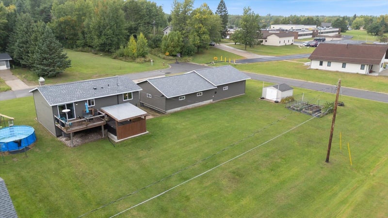 808 Center Dr NW, Chisholm, MN 55719