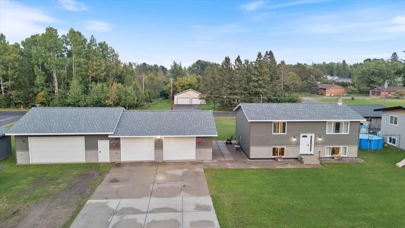 808 Center Dr NW, Chisholm, MN 55719