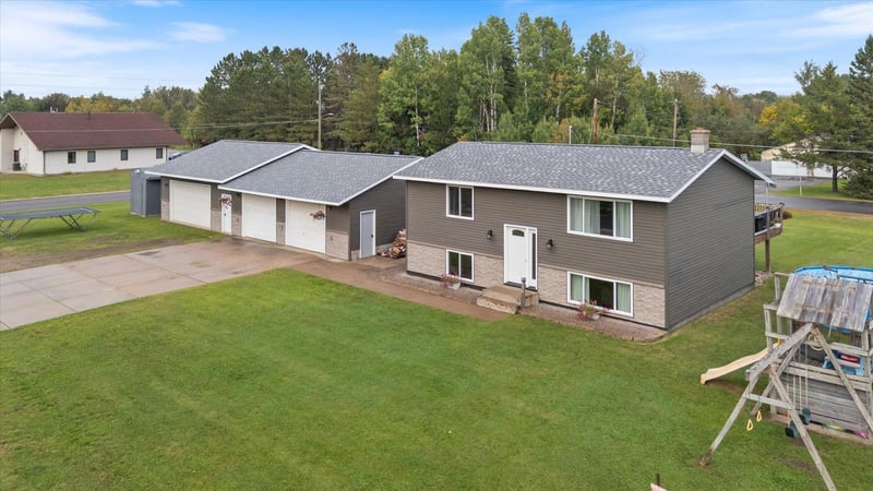 808 Center Dr NW, Chisholm, MN 55719