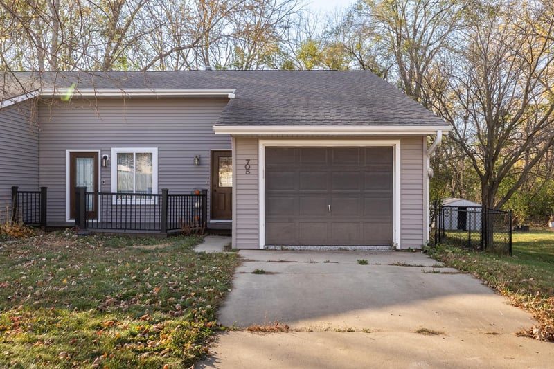 705 Berg Blvd SE, Stewartville, MN 55976