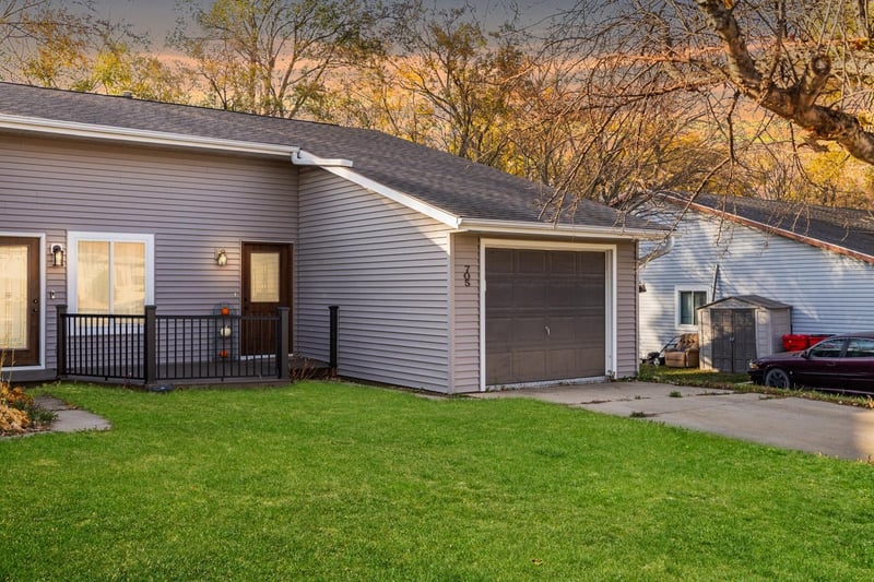 705 Berg Blvd SE, Stewartville, MN 55976