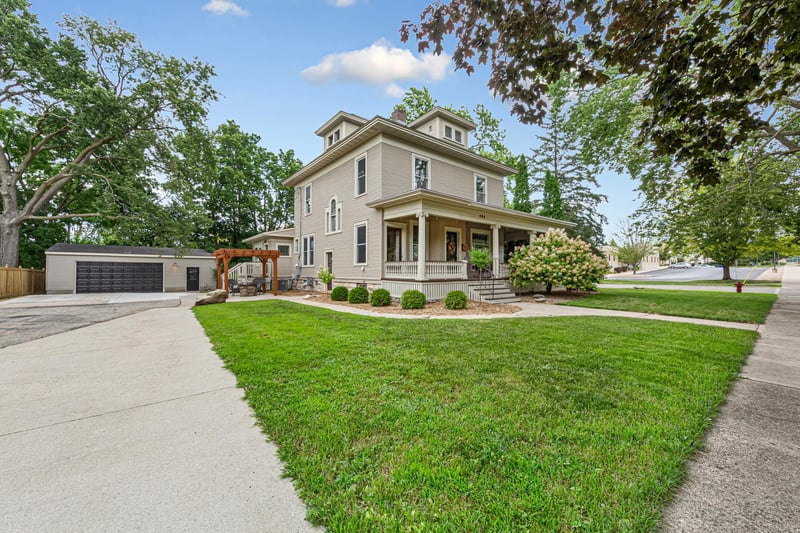 404 3rd St NW, Faribault, MN 55021