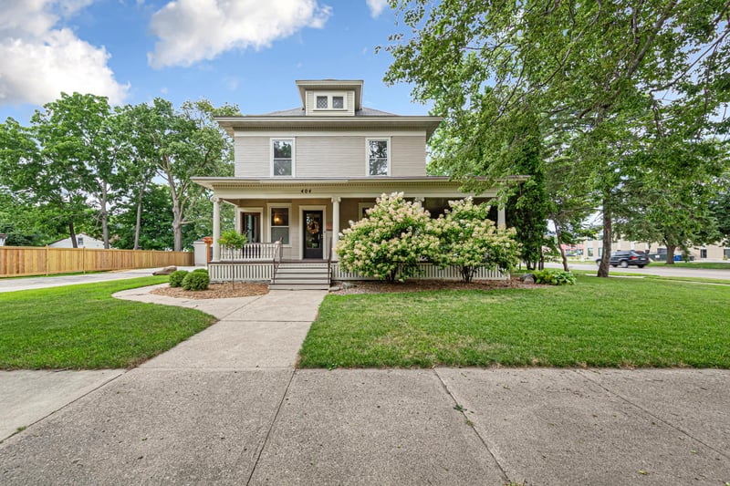 404 3rd St NW, Faribault, MN 55021