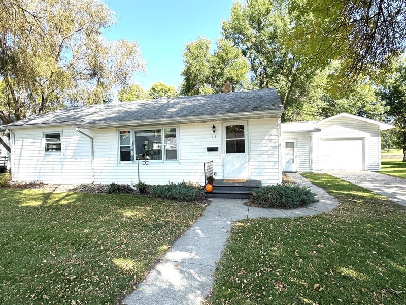 216 3rd St NW, Fosston, MN 56542