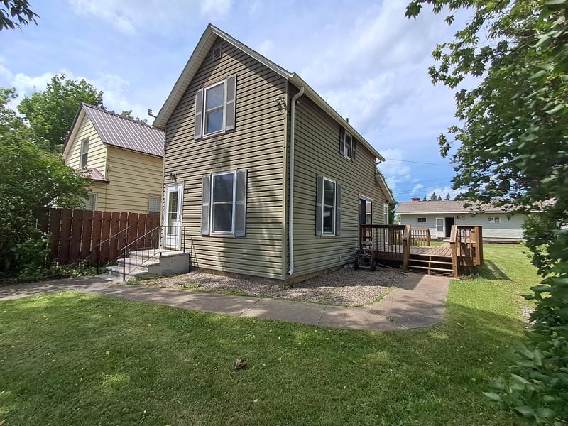 102 W Elizabeth Ave, Keewatin, MN 55753