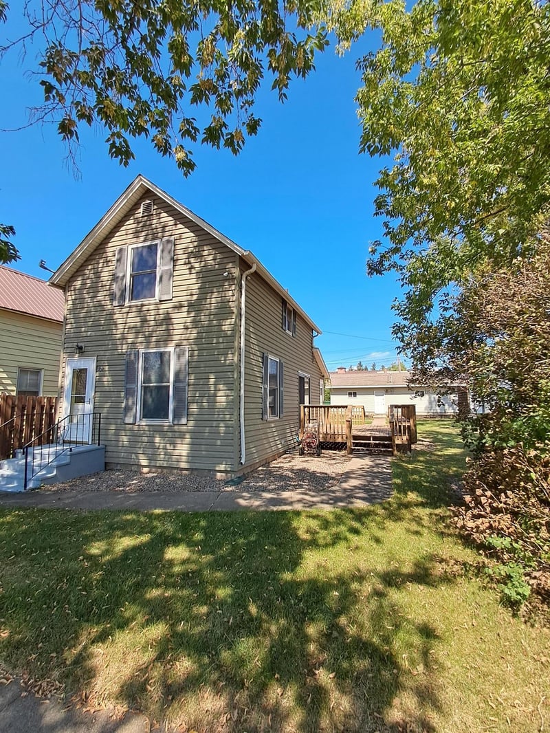 102 W Elizabeth Ave, Keewatin, MN 55753
