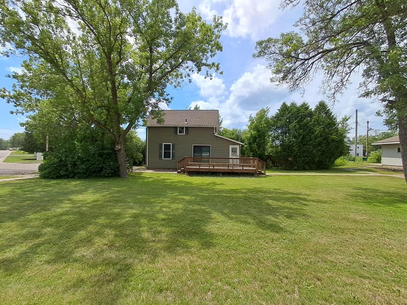 102 W Elizabeth Ave, Keewatin, MN 55753