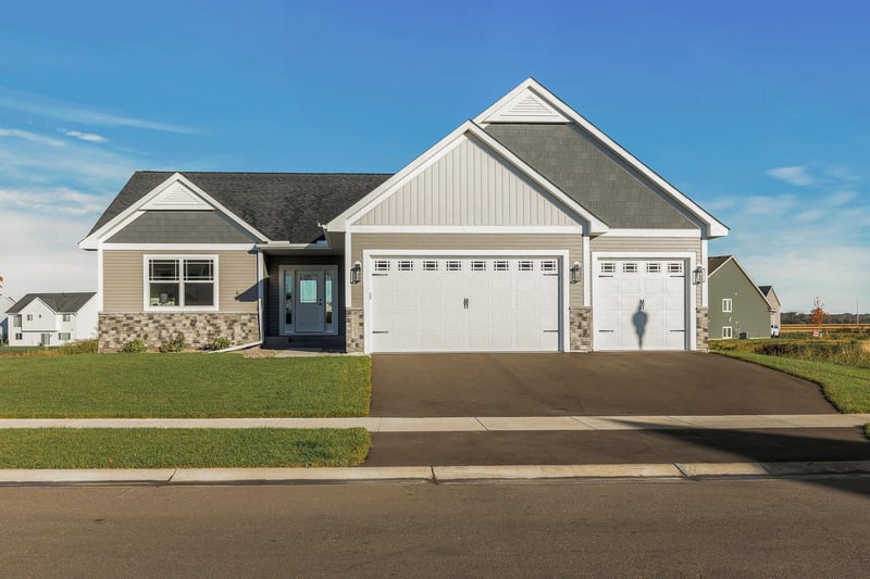 225 10th Ave NE, Hutchinson, MN 55350