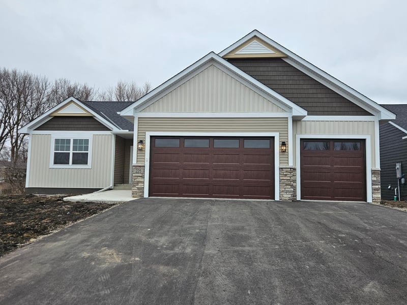 225 10th Ave NE, Hutchinson, MN 55350