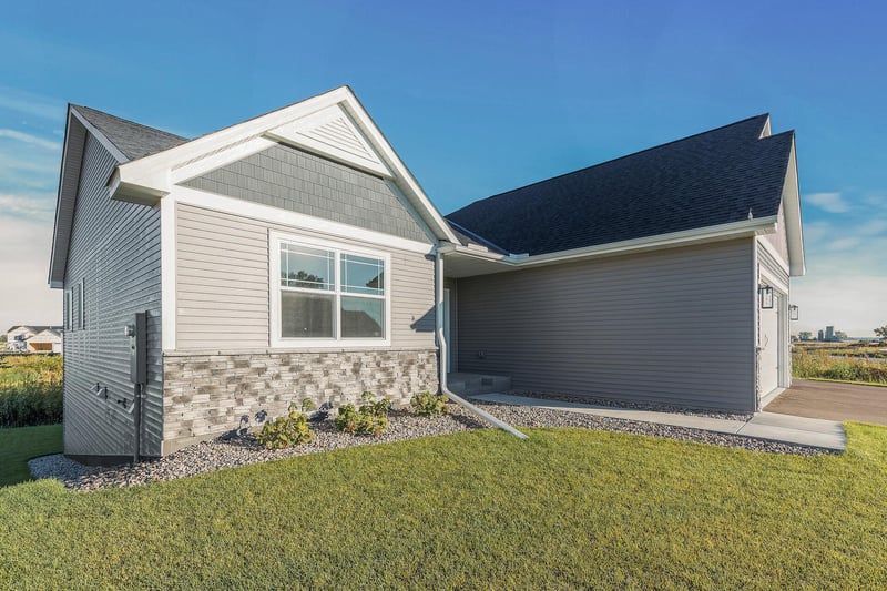 225 10th Ave NE, Hutchinson, MN 55350