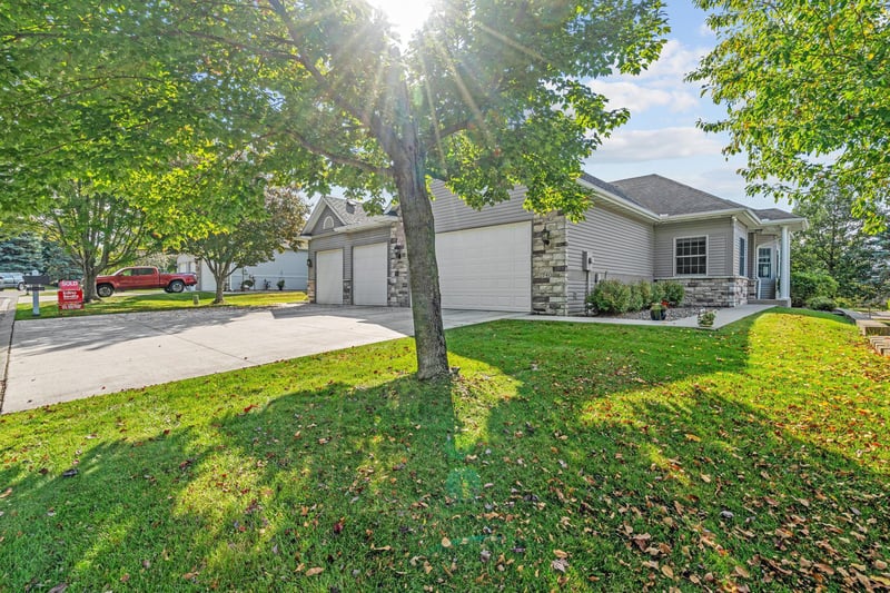 740 Gilfillan Ln, White Bear Twp, MN 55127