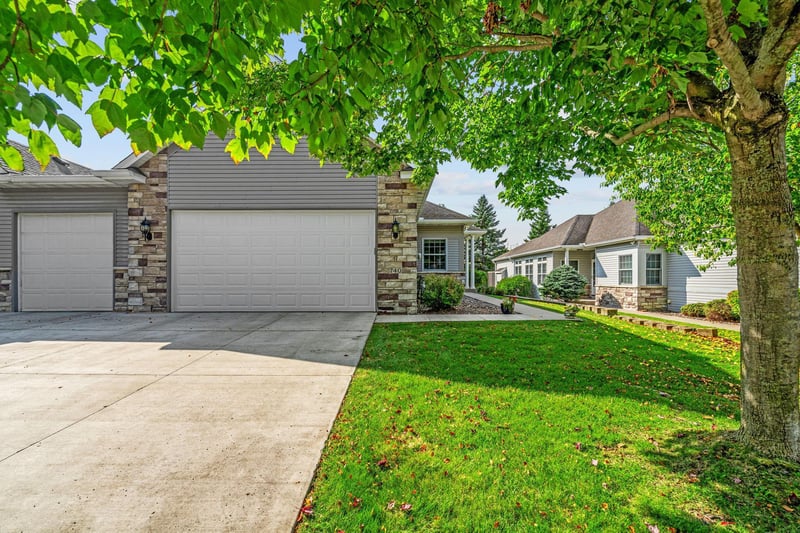 740 Gilfillan Ln, White Bear Twp, MN 55127