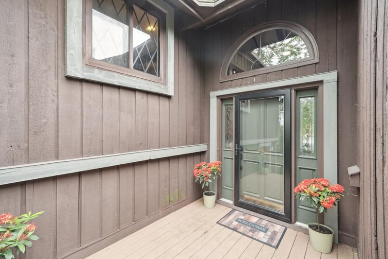 9001 Poplar Bridge Rd, Bloomington, MN 55437