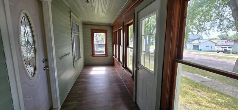 416 Plum St, Lakefield, MN 56150