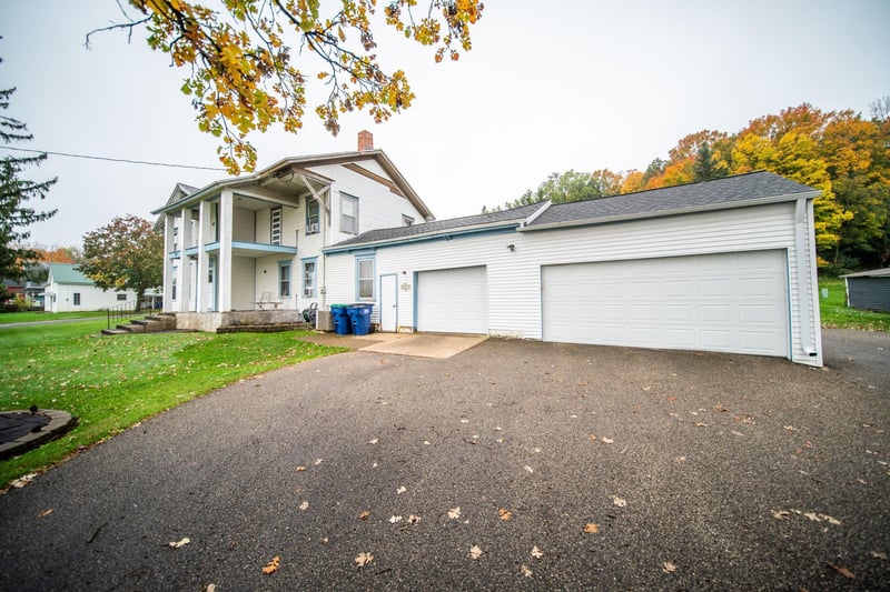 260 E 15th St, Saint Charles, MN 55972