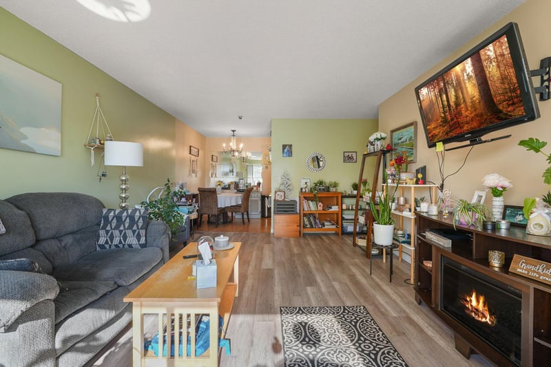2800 Hillsboro Ave N #203, New Hope, MN 55427