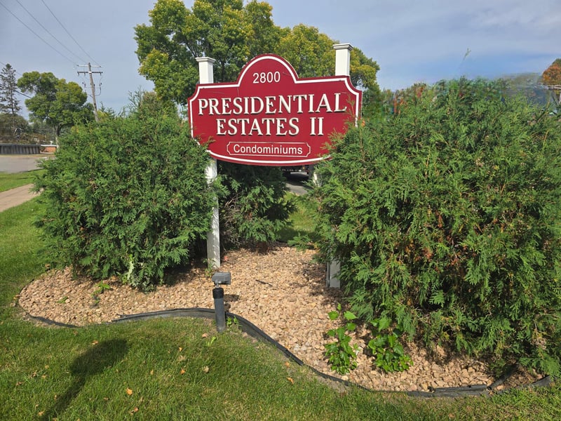 2800 Hillsboro Ave N #203, New Hope, MN 55427