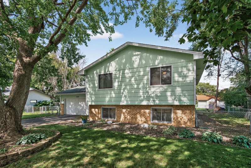 6004 69th Ave N, Brooklyn Park, MN 55429
