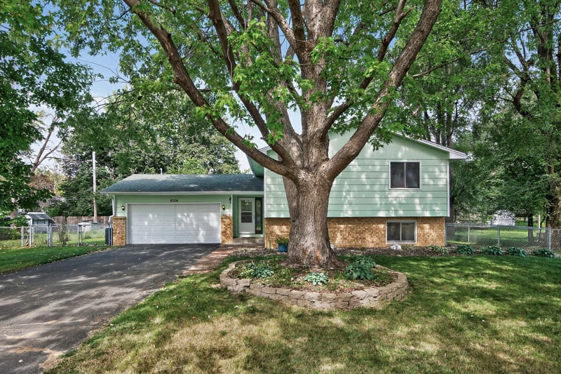 6004 69th Ave N, Brooklyn Park, MN 55429