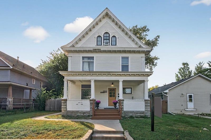 2323 Dupont Ave N, Minneapolis, MN 55411