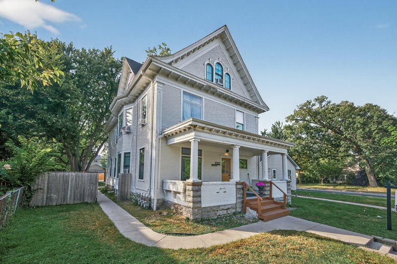 2323 Dupont Ave N, Minneapolis, MN 55411