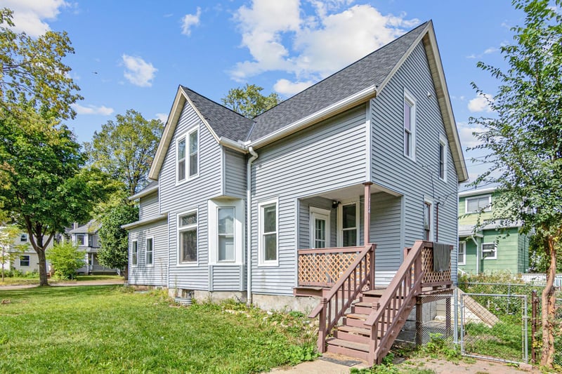 1174 Edgerton St, Saint Paul, MN 55130
