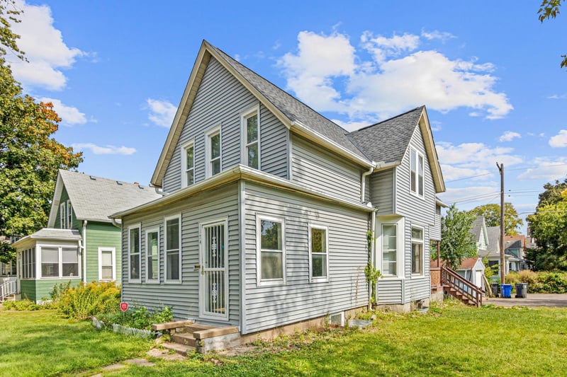 1174 Edgerton St, Saint Paul, MN 55130