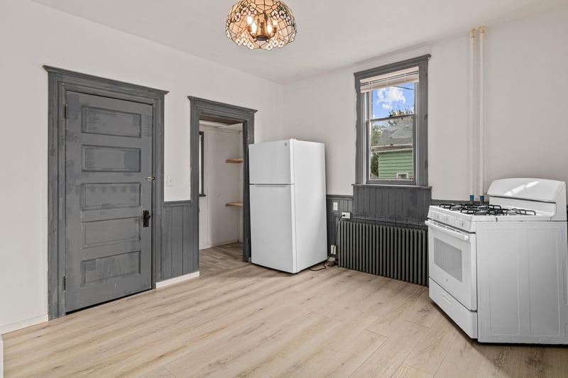 1174 Edgerton St, Saint Paul, MN 55130